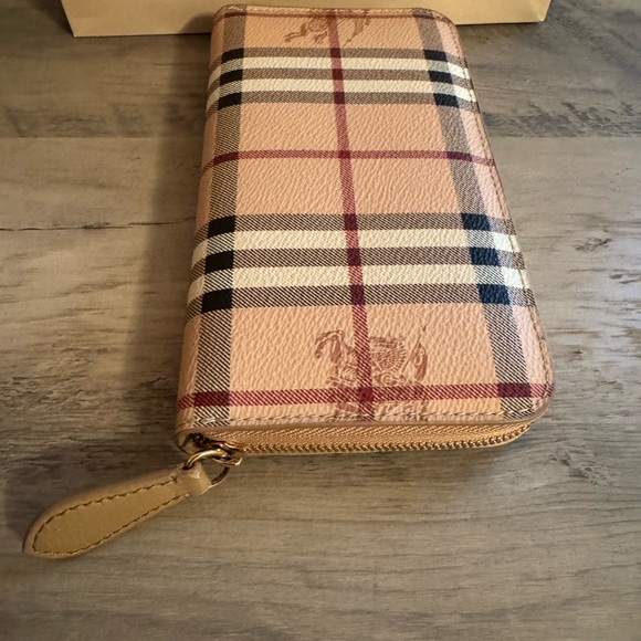 Authentic Burberry Wallet - Picture 5 of 8